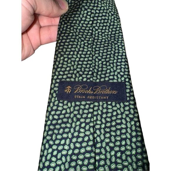 Brooks Brothers Green Rice Pattern Handmade in USA 100% Silk Neck Tie - Picture 2 of 5